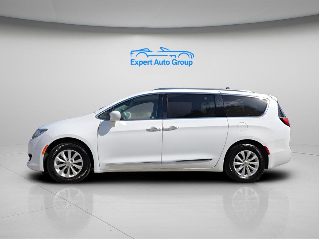 2018 Chrysler Pacifica Touring L photo 2