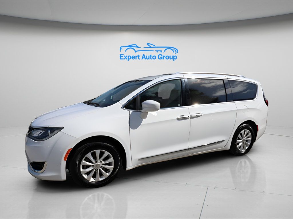 2018 Chrysler Pacifica Touring L photo 4
