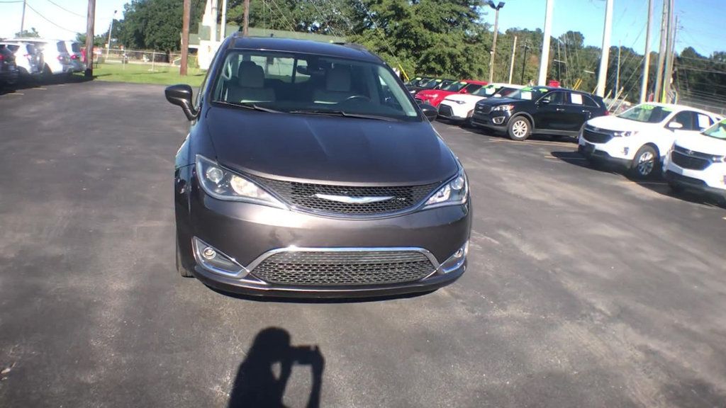 2018 Chrysler Pacifica Touring L photo 3