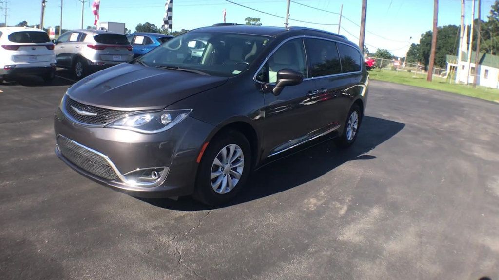 2018 Chrysler Pacifica Touring L photo 4