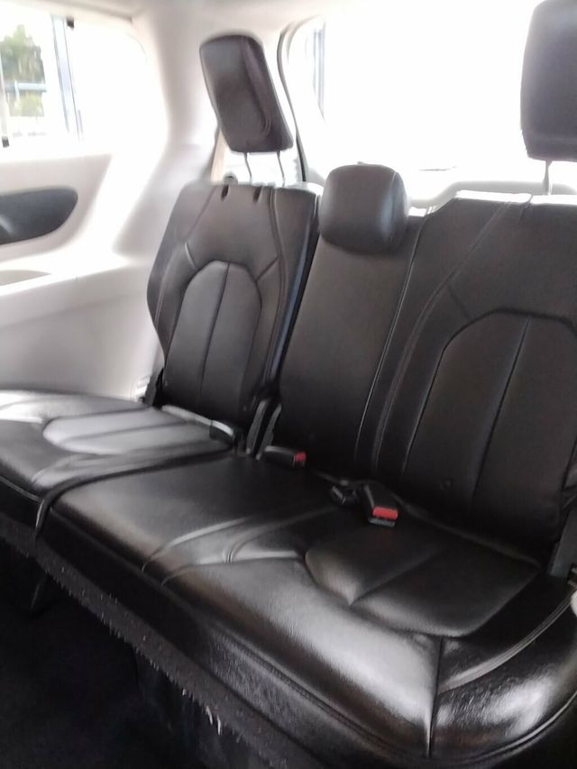 2018 Chrysler Pacifica Touring L FWD - 23020424 - 9