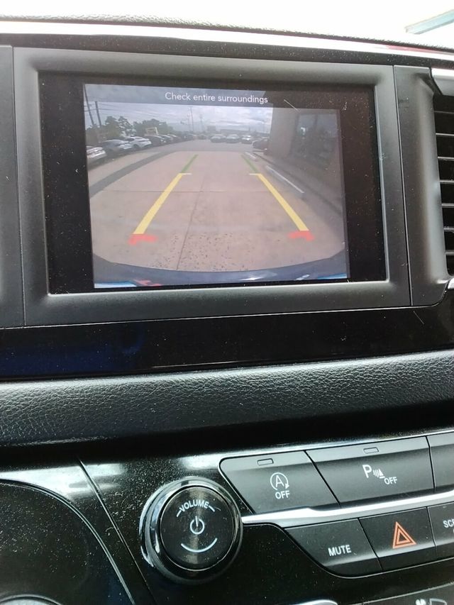 2018 Chrysler Pacifica Touring L FWD - 23020424 - 22