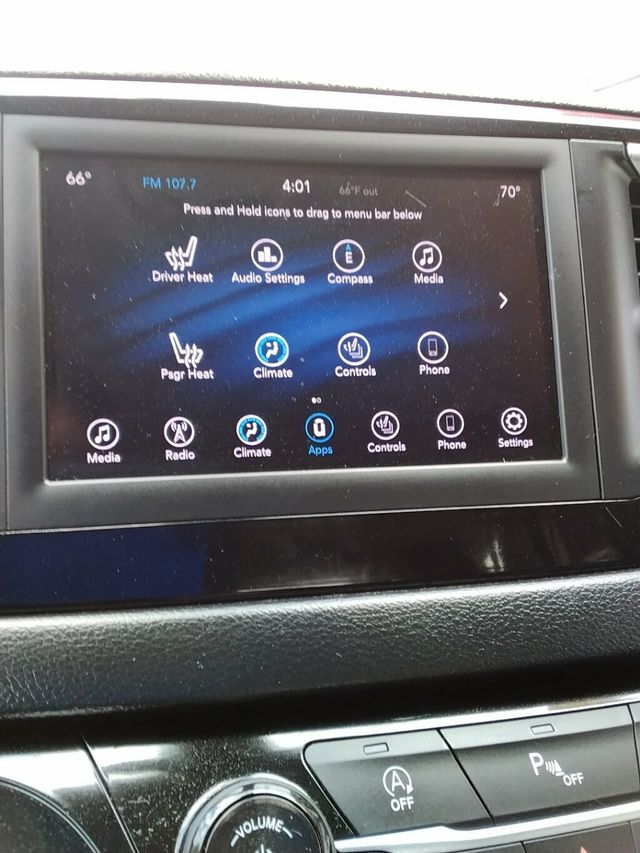 2018 Chrysler Pacifica Touring L FWD - 23020424 - 24
