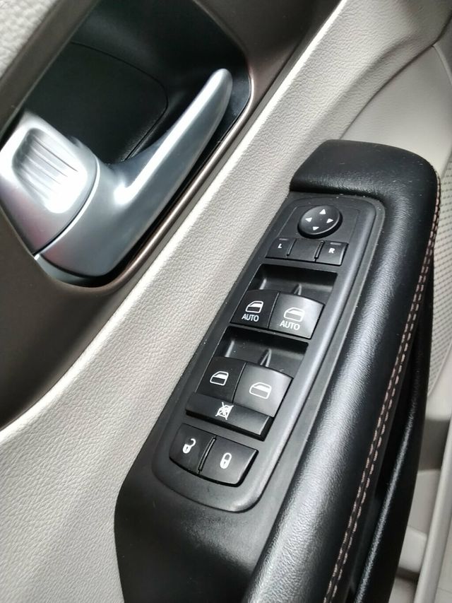 2018 Chrysler Pacifica Touring L FWD - 23020424 - 26