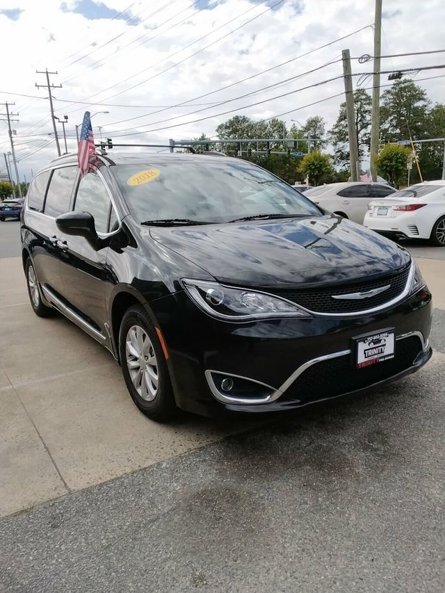 2018 Chrysler Pacifica Touring L FWD - 23020424 - 4