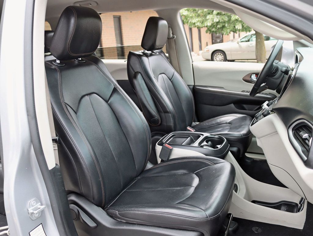 2018 Chrysler Pacifica Touring L FWD - 22868219 - 19