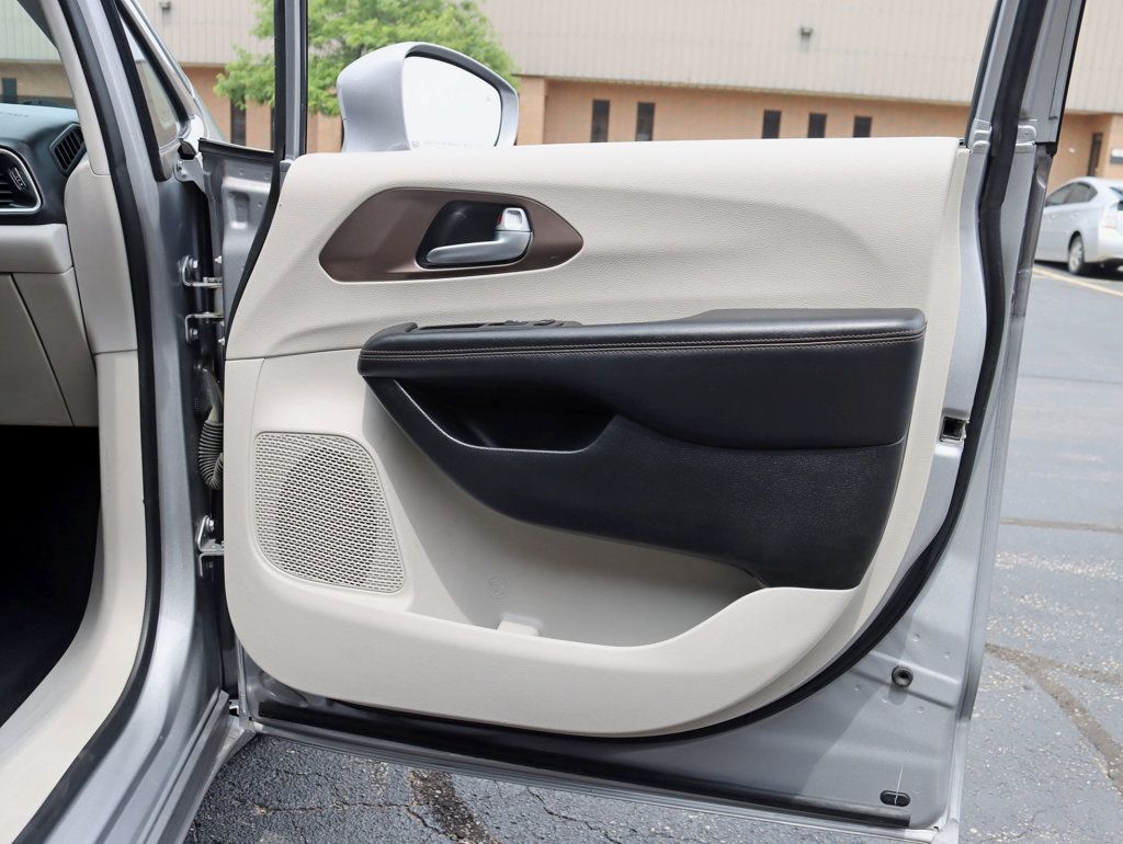 2018 Chrysler Pacifica Touring L FWD - 22868219 - 24