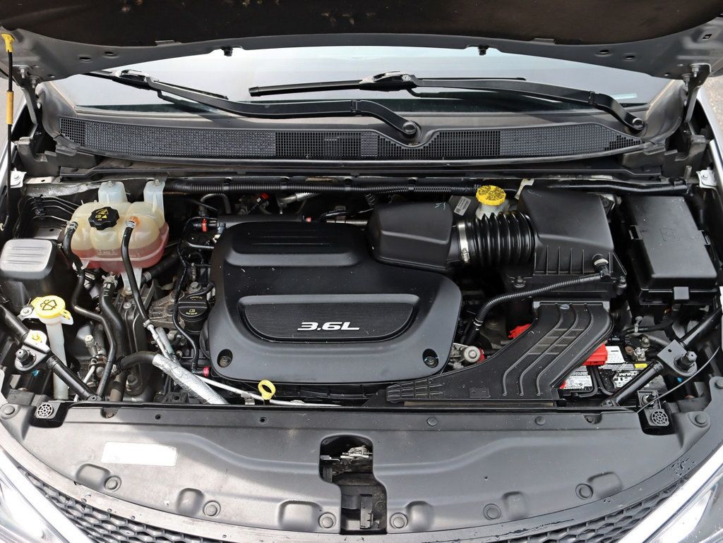 2018 Chrysler Pacifica Touring L FWD - 22868219 - 29