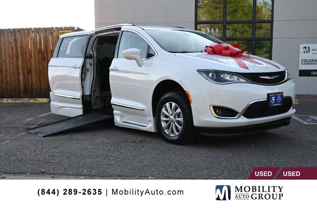 2018 Chrysler Pacifica Touring L FWD - 22975756 | Video 1