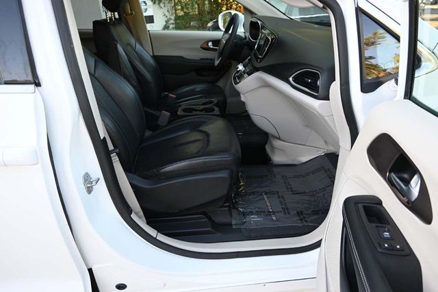 2018 Chrysler Pacifica Touring L FWD - 22975756 - 14