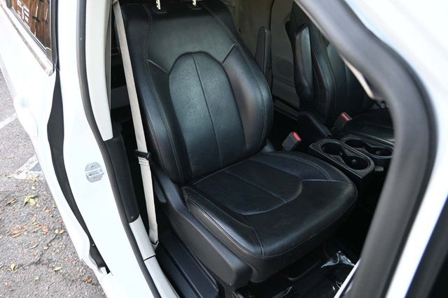 2018 Chrysler Pacifica Touring L FWD - 22975756 - 15