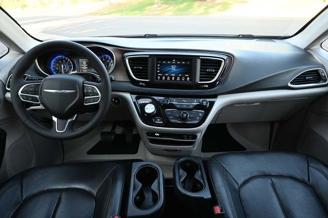 2018 Chrysler Pacifica Touring L FWD - 22975756 - 21