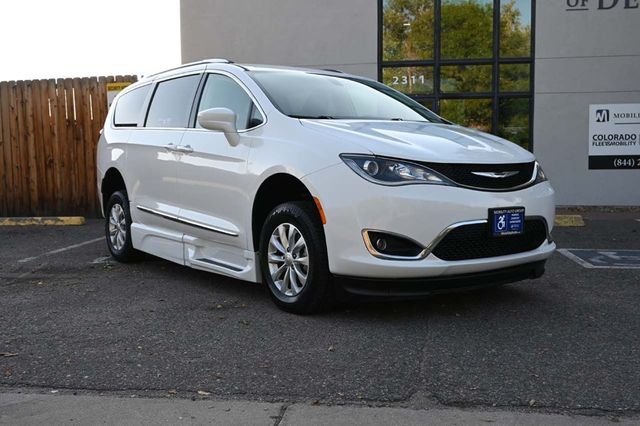 2018 Chrysler Pacifica Touring L FWD - 22975756 - 2