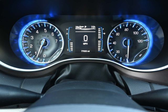 2018 Chrysler Pacifica Touring L FWD - 22975756 - 35