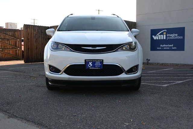 2018 Chrysler Pacifica Touring L FWD - 22975756 - 3