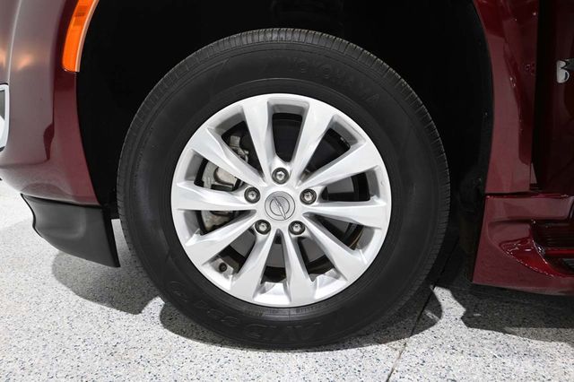 2018 Chrysler Pacifica Touring L FWD - 23044282 - 11