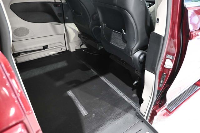 2018 Chrysler Pacifica Touring L FWD - 23044282 - 18