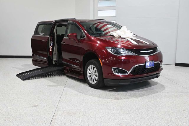 2018 Chrysler Pacifica Touring L FWD - 23044282 - 1