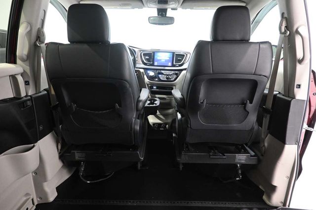 2018 Chrysler Pacifica Touring L FWD - 23044282 - 19