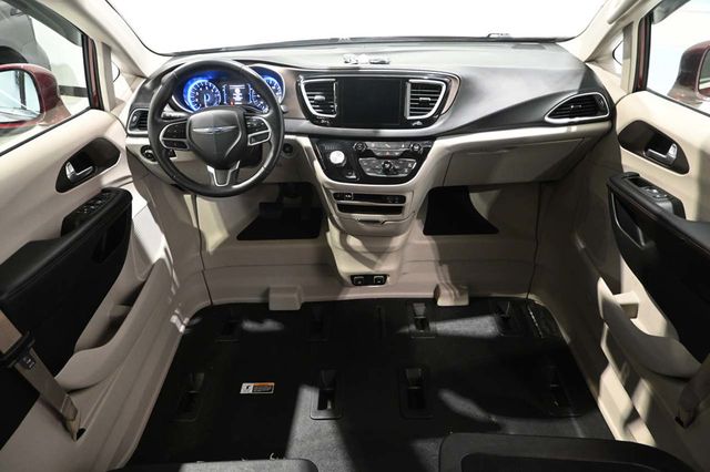 2018 Chrysler Pacifica Touring L FWD - 23044282 - 20