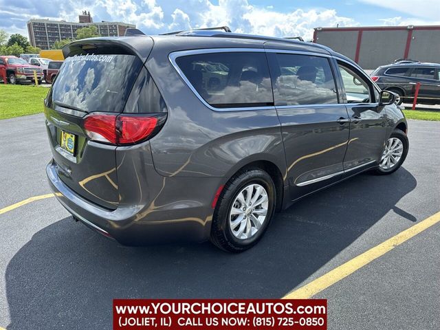 2018 Chrysler Pacifica Touring L FWD - 22459438 - 4