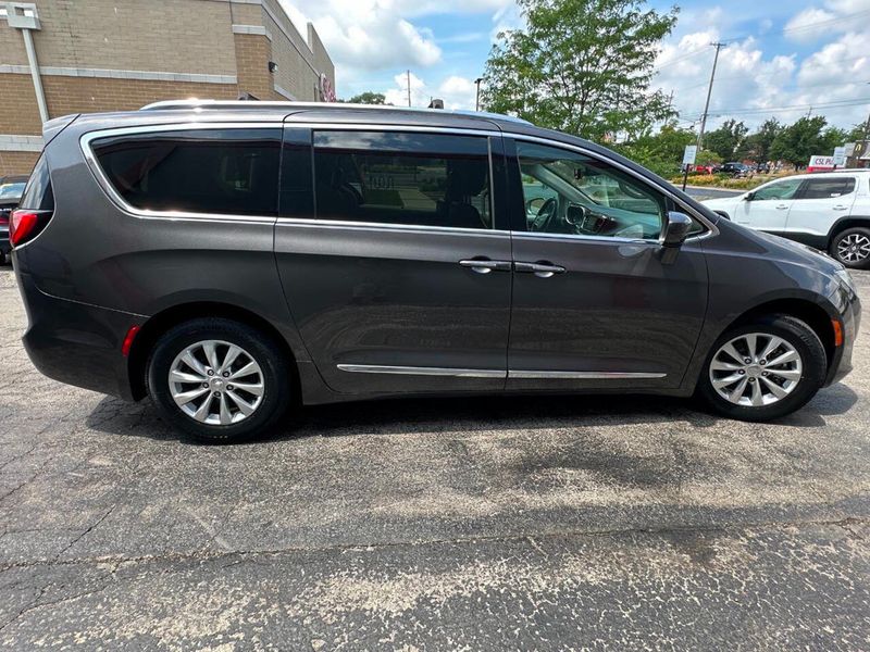 2018 Chrysler Pacifica Touring L FWD - 22892164 - 10