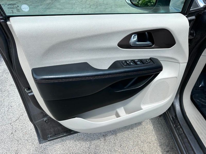 2018 Chrysler Pacifica Touring L FWD - 22892164 - 14