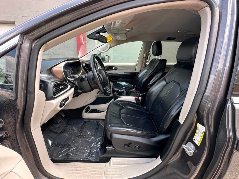2018 Chrysler Pacifica Touring L FWD - 22892164 - 16