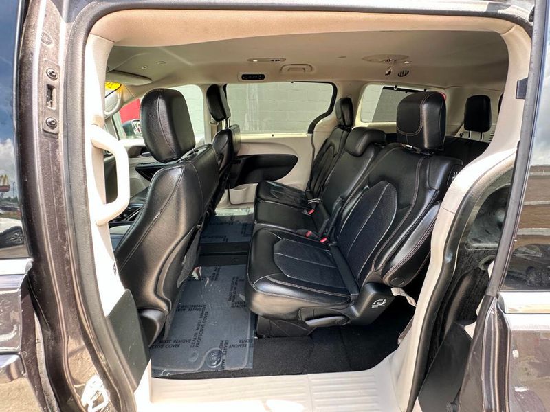 2018 Chrysler Pacifica Touring L FWD - 22892164 - 21