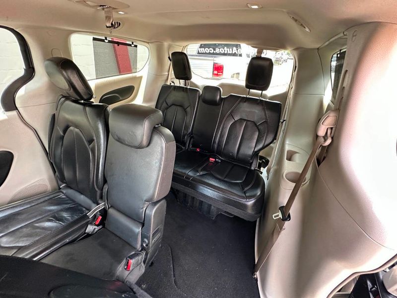 2018 Chrysler Pacifica Touring L FWD - 22892164 - 25