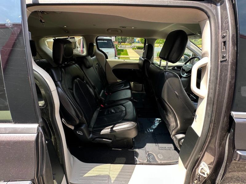 2018 Chrysler Pacifica Touring L FWD - 22892164 - 27