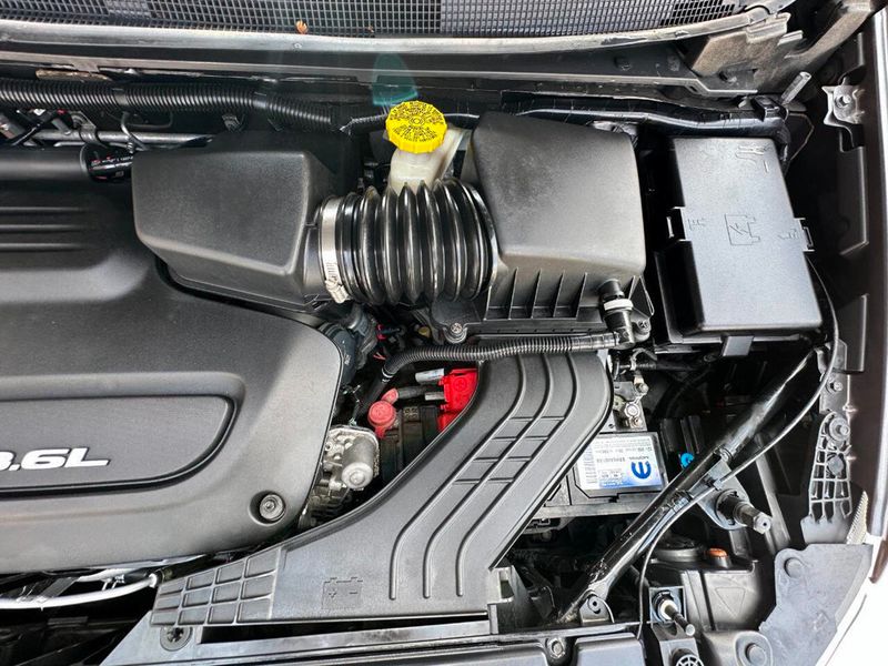 2018 Chrysler Pacifica Touring L FWD - 22892164 - 34