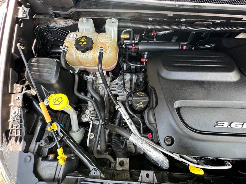 2018 Chrysler Pacifica Touring L FWD - 22892164 - 35