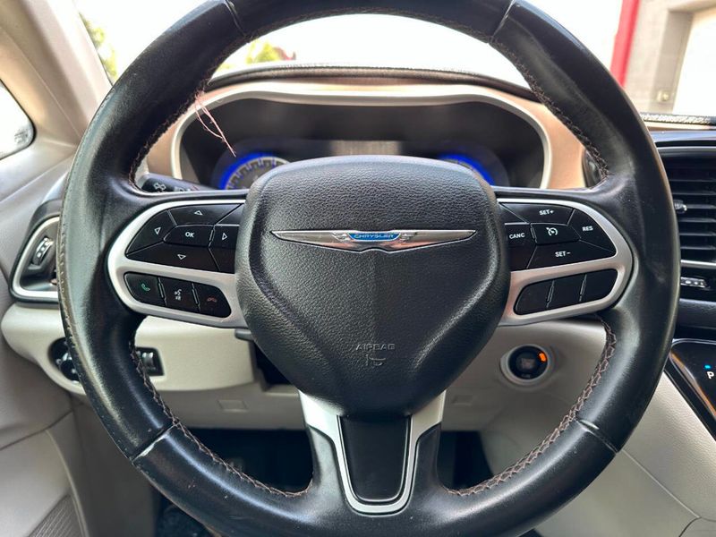 2018 Chrysler Pacifica Touring L FWD - 22892164 - 37