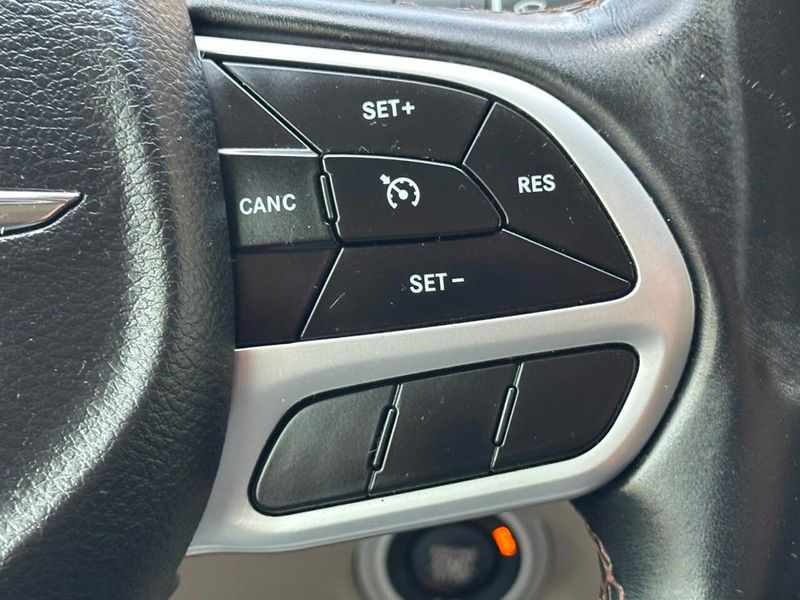 2018 Chrysler Pacifica Touring L FWD - 22892164 - 38