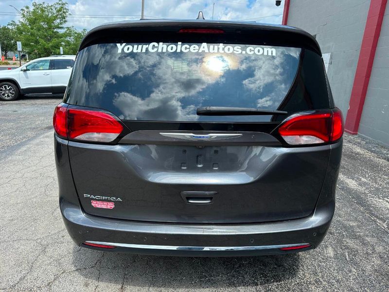 2018 Chrysler Pacifica Touring L FWD - 22892164 - 3