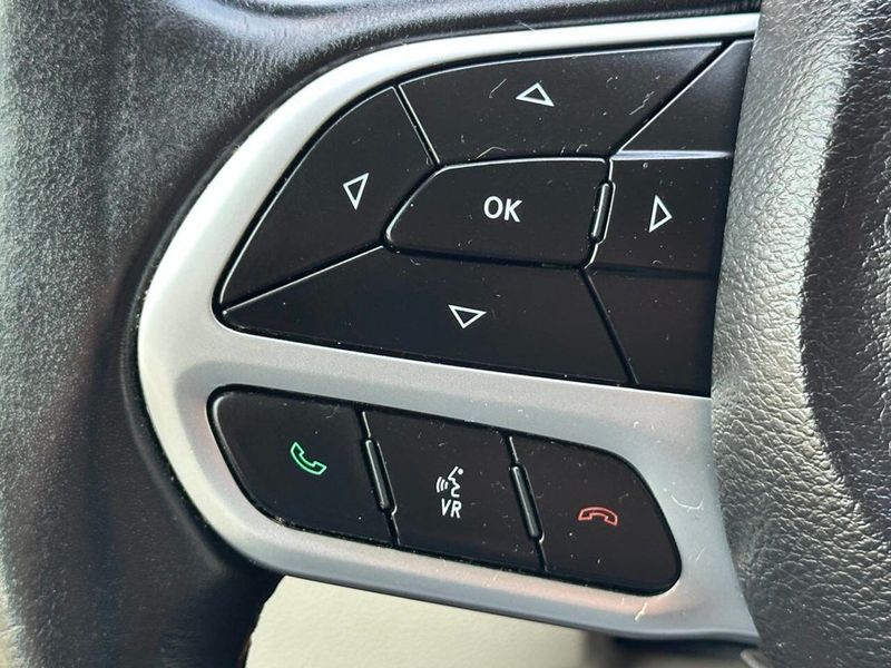2018 Chrysler Pacifica Touring L FWD - 22892164 - 39