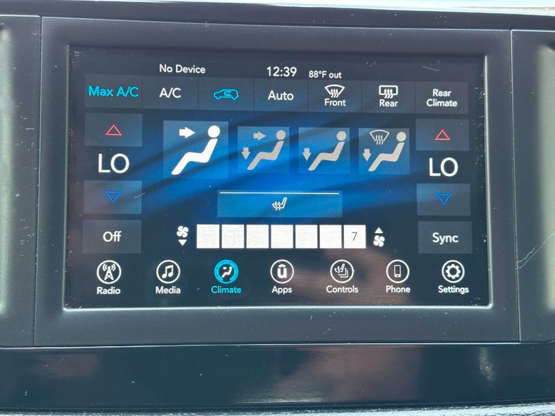 2018 Chrysler Pacifica Touring L FWD - 22892164 - 47