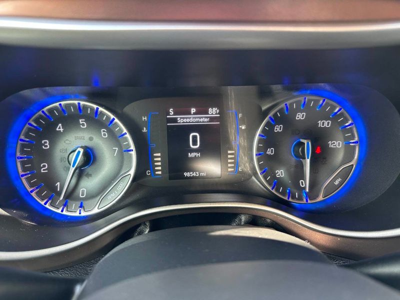 2018 Chrysler Pacifica Touring L FWD - 22892164 - 60