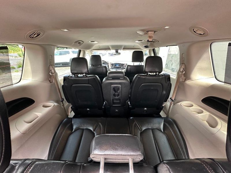 2018 Chrysler Pacifica Touring L FWD - 22892164 - 7