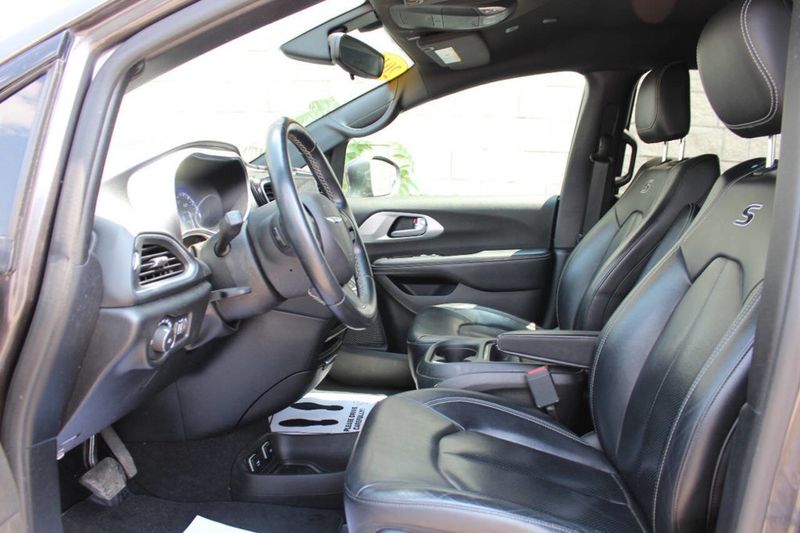 2018 Chrysler Pacifica Touring L FWD - 22895308 - 10