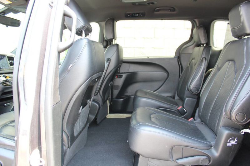 2018 Chrysler Pacifica Touring L FWD - 22895308 - 11