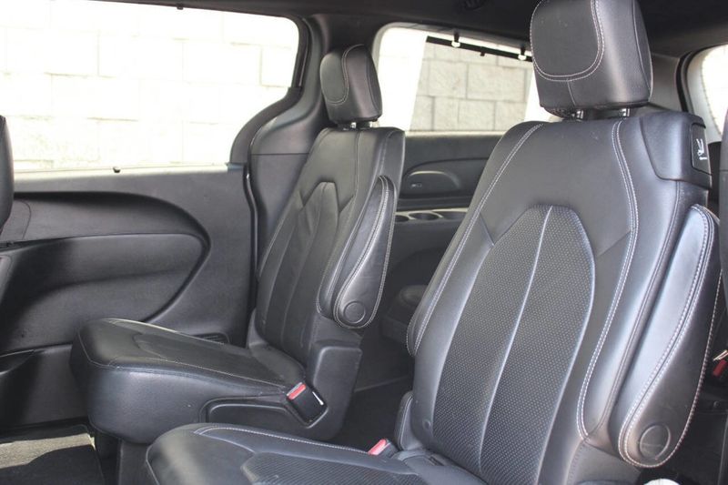 2018 Chrysler Pacifica Touring L FWD - 22895308 - 12