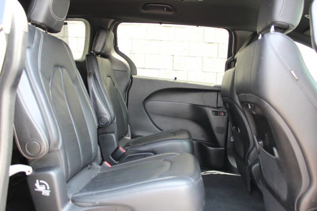 2018 Chrysler Pacifica Touring L FWD - 22895308 - 16