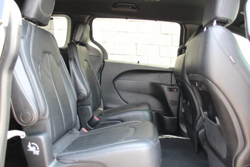 2018 Chrysler Pacifica Touring L FWD - 22895308 - 16