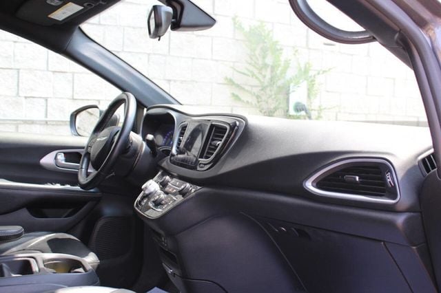 2018 Chrysler Pacifica Touring L FWD - 22895308 - 18