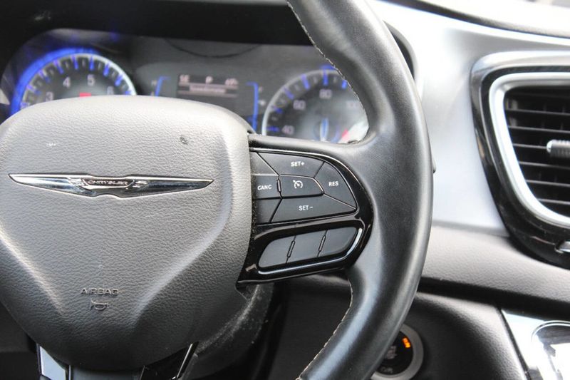 2018 Chrysler Pacifica Touring L FWD - 22895308 - 25