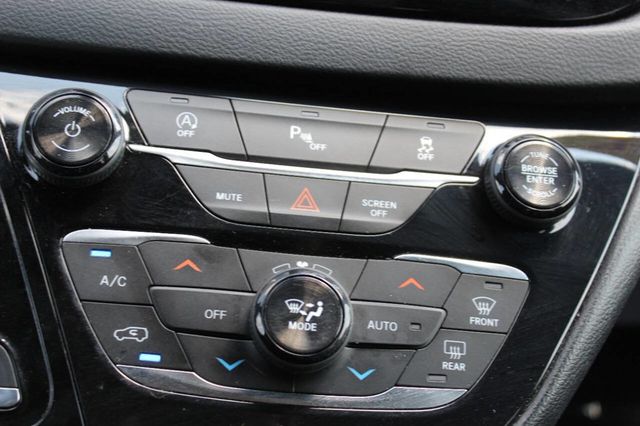 2018 Chrysler Pacifica Touring L FWD - 22895308 - 28