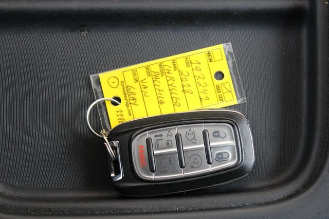 2018 Chrysler Pacifica Touring L FWD - 22895308 - 32