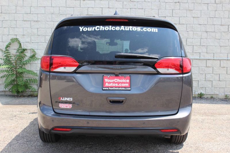 2018 Chrysler Pacifica Touring L FWD - 22895308 - 3